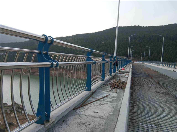 绥化不锈钢桥梁护栏的特点及其在桥梁安全中的重要作用