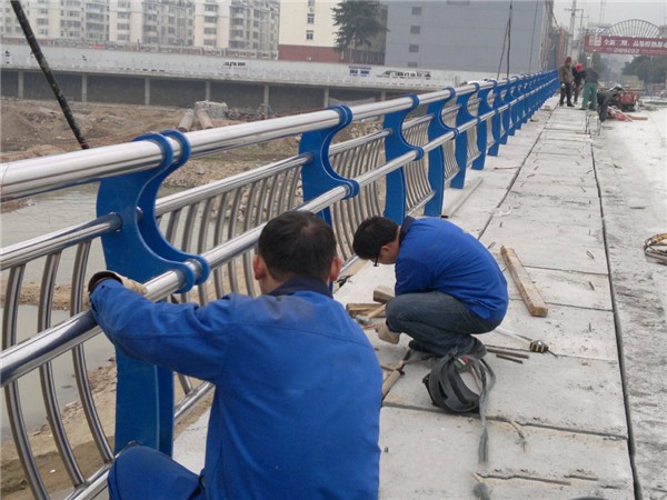 绥化不锈钢桥梁护栏除锈维护的重要性及其方法
